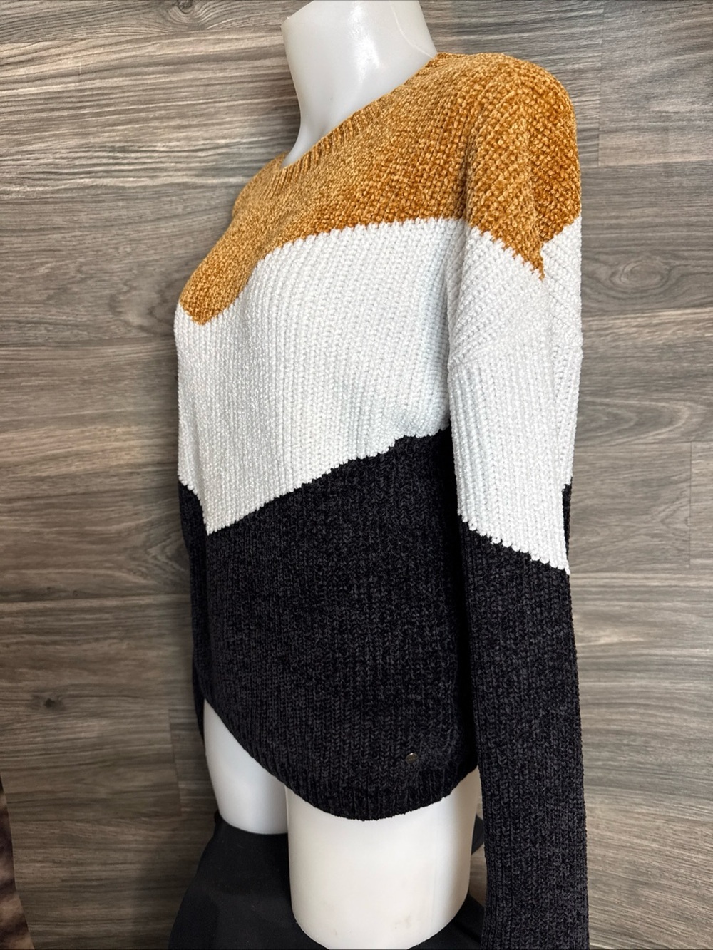 Ripzone Colorblock Chevron Crewneck soft knit Sweater - Mustard, White, Black M - Picture 6 of 11